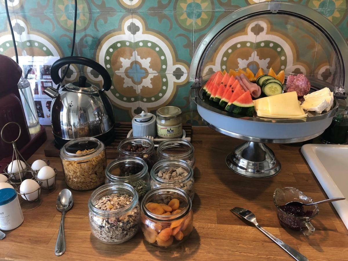 Villamilsten B&B Lidkoping Ngoại thất bức ảnh